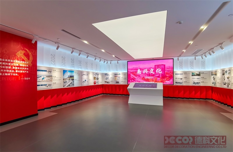 革命遺址紅色展館設(shè)計中如何平衡展覽的深度和時間的控制？